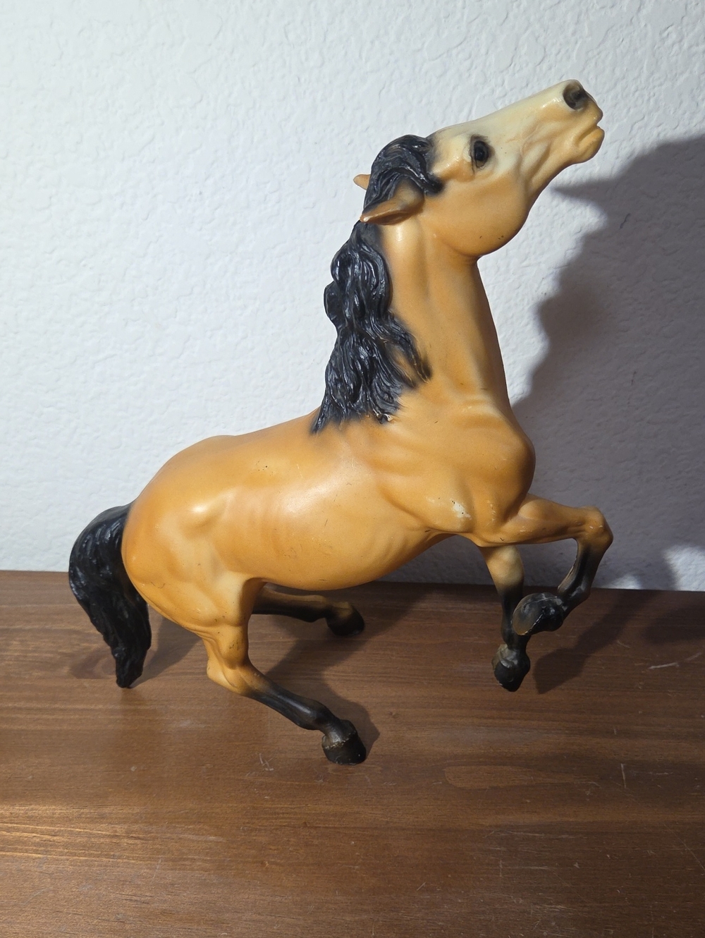Breyer #87 Diablo The Simi-Rearing Mustang 1961-1986. Simi Gloss